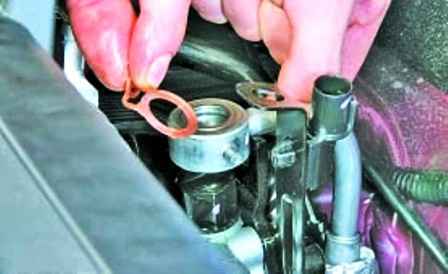 How to change the fluid in the power steering of a Hyundai Solaris car