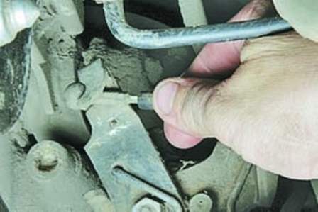 Hyundai Solaris parking brake repair and adjustment