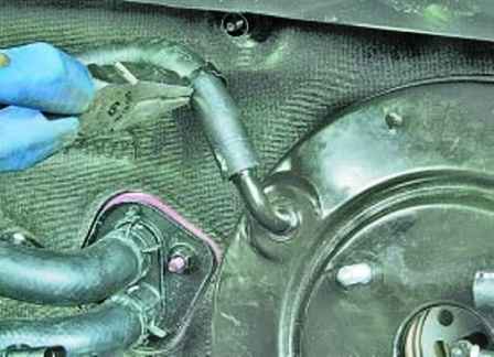Як перевірити та замінити вакуумний підсилювач Hyundai Solaris