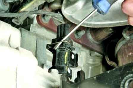Як зняти механічну коробку передач автомобіля Hyundai Solaris