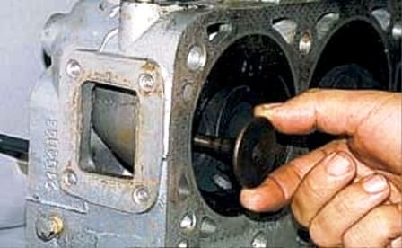 Снятие и ремонт головки блока цилиндров двигателя УАЗ
