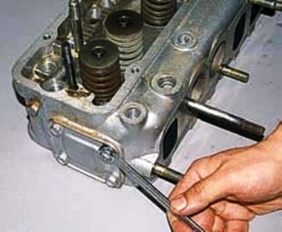 Снятие и ремонт головки блока цилиндров двигателя УАЗ