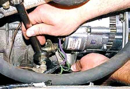 Cómo quitar el enfriador de aceite de un automóvil UAZ