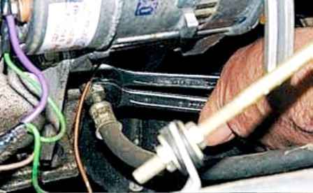 Як зняти масляний радіатор автомобіля УАЗ