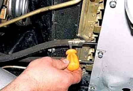 Как снять масляный радиатор автомобиля УАЗ