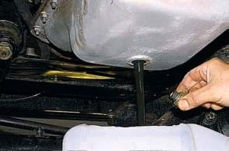 Cómo cambiar el filtro y el aceite del motor del automóvil UAZ