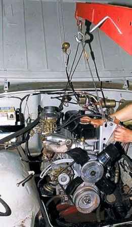 Operaciones para la extracción del motor del automóvil UAZ