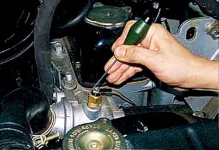 How to remove and check the control devices of a UAZ car
