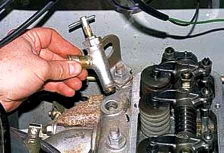 Cómo reemplazar los elementos del calentador del automóvil UAZ