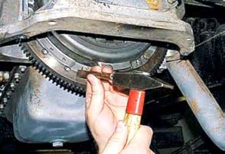 Как снять диски сцепления автомобиля УАЗ