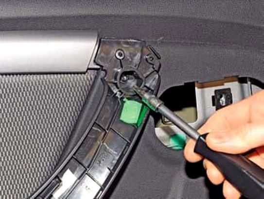 How to remove Renault Duster rear door trim