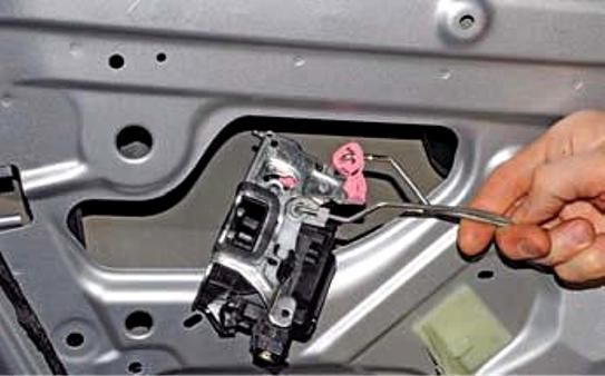 Removing Renault Duster rear door elements
