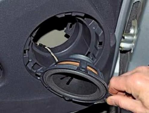 How to remove Renault Duster rear door trim