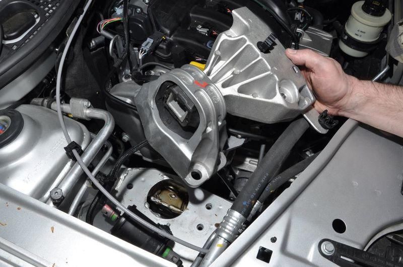 Replacing Renault Duster Power Unit Mounts