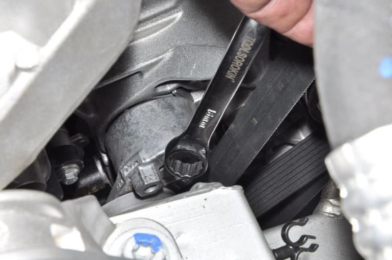 Проверка и замена ремня вспомогательных агрегатов Renault Duster