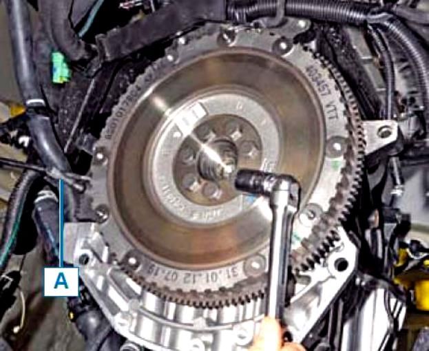 K4M Nissan Almera crankshaft oil seal replacement