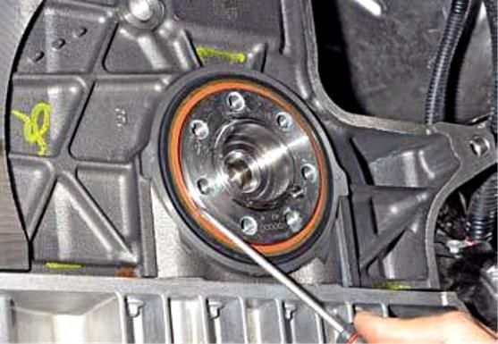 Replacing crankshaft oil seals K4M Nissan Almera