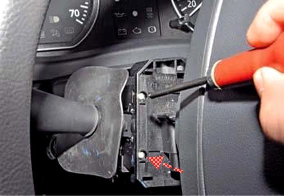Removing and installing Nissan Almera steering column switches