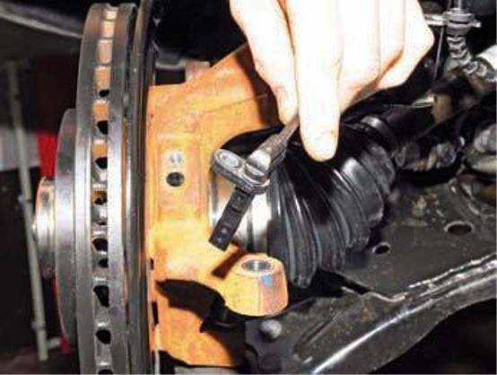 Заміна підшипника маточини переднього колеса Renault Duster
