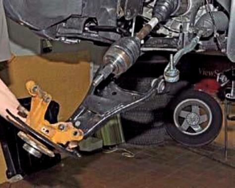 Заміна підшипника маточини переднього колеса Renault Duster