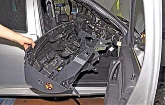 How to remove dashboard from Renault Sandero