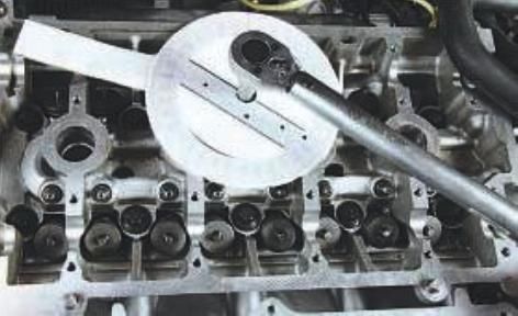Снятие и установка головки блока цилиндров автомобиля Рено Сандеро
