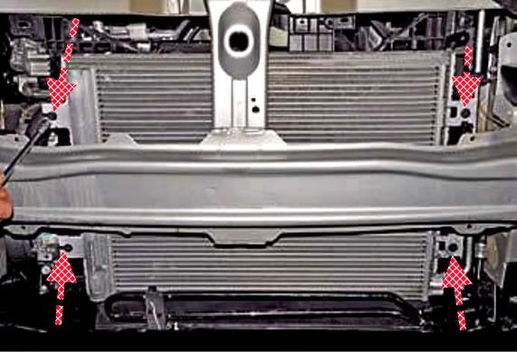 Зняття та встановлення радіатора системи охолодження Renault Duster