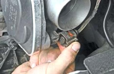 Removing and installing Renault Duster engine
