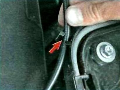 Removing the pedal and throttle cable Renault Duster
