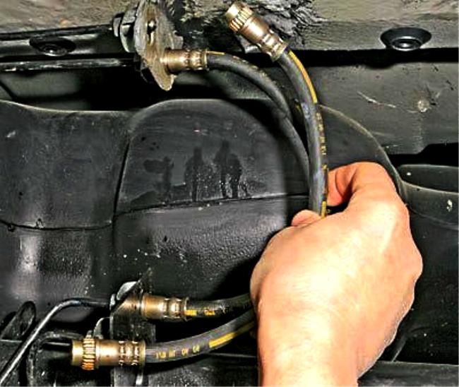 Замена элементов тормозов задних колес Renault Duster