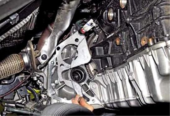 Снятие и установка механической КПП Renault Duster