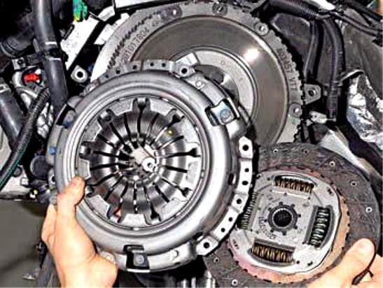 Removing Renault Duster clutch discs