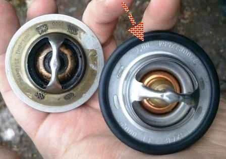 How to remove the thermostat and thermostat housing of a Nissan Almera car