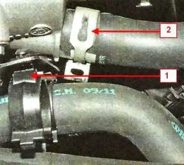 How to remove the thermostat and thermostat housing of a Nissan Almera car