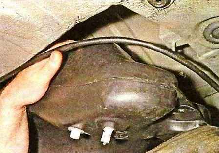 How to remove the fuel tank of a Nissan Almera