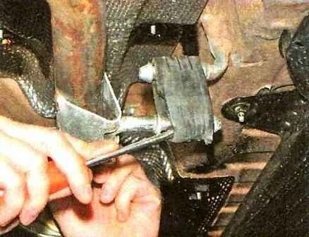 Cómo reemplazar las piezas del sistema de silenciador de Nissan Almera