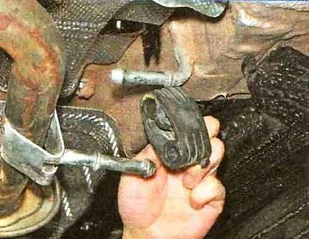 Cómo reemplazar las piezas del sistema de silenciador de Nissan Almera