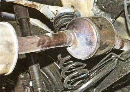 Cómo reemplazar las piezas del sistema de silenciador de Nissan Almera