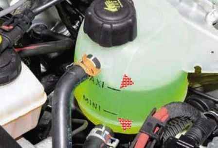 Проверка и замена охлаждающей жидкости двигателя Ниссан Альмера
