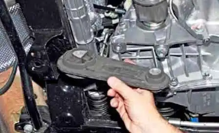 K4M Nissan Almera электр станциясының тіректерін ауыстыру