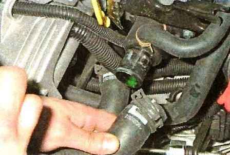 How to remove a Nissan Almera car radiator