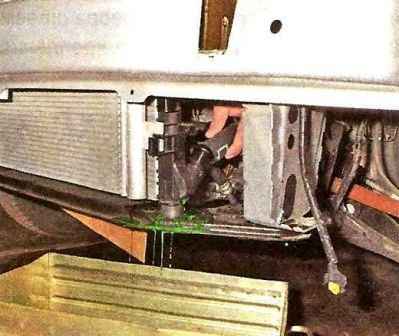 How to remove a Nissan Almera car radiator