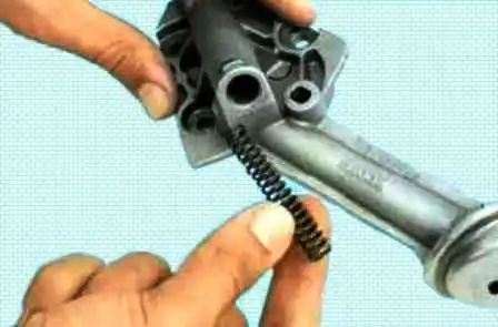 Desmontaje y reparación de bomba de aceite K4M Nissan Almera