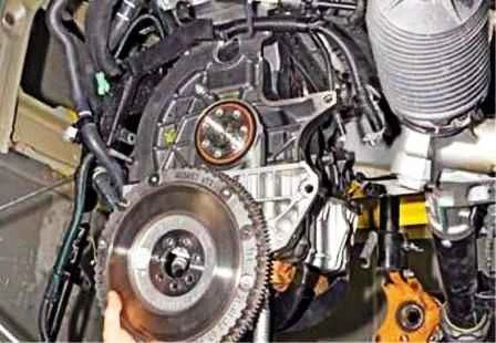 Reemplazo retenes aceite cigüeñal K4M Nissan Almera