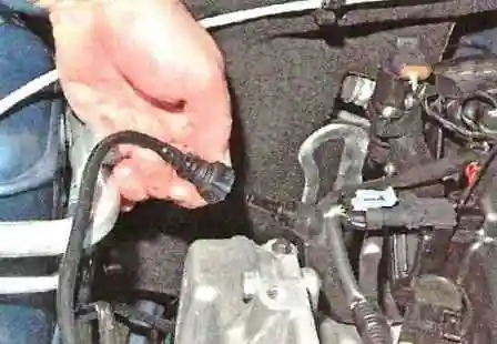 Как снять и установить двигатель автомобиля Ниссан Альмера