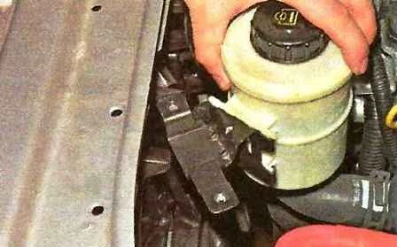 Cómo quitar el ventilador del radiador del automóvil Nissan Almera