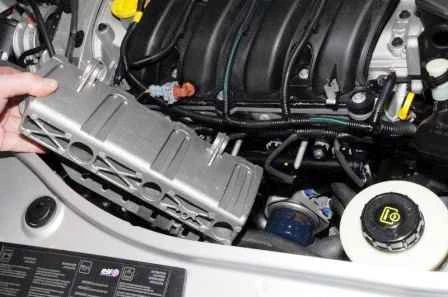 Cómo quitar el ventilador del radiador del automóvil Nissan Almera