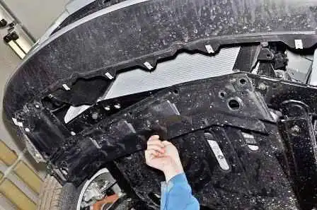 Nissan Almera exterior lighting fixture replacement