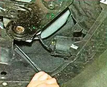 Nissan Almera exterior lighting fixture replacement