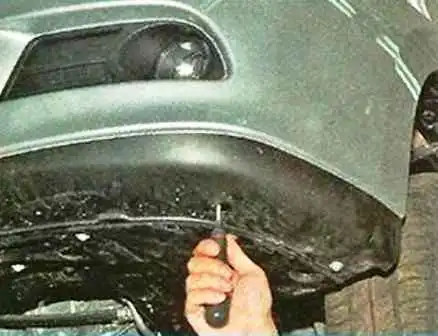 Replacing exterior lighting fixtures Nissan Almera